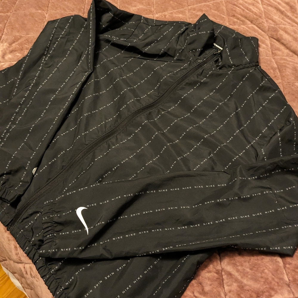 Nike logo lightweight jacket L
